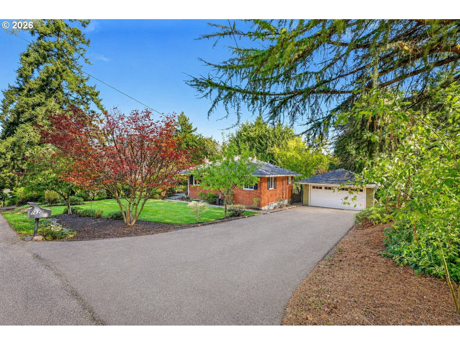 1620 SW MAPLECREST DR