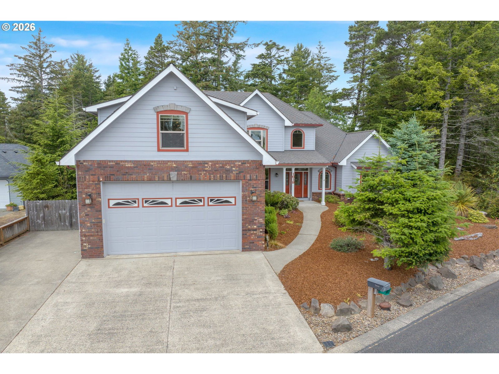 Listing photo 1 of 6