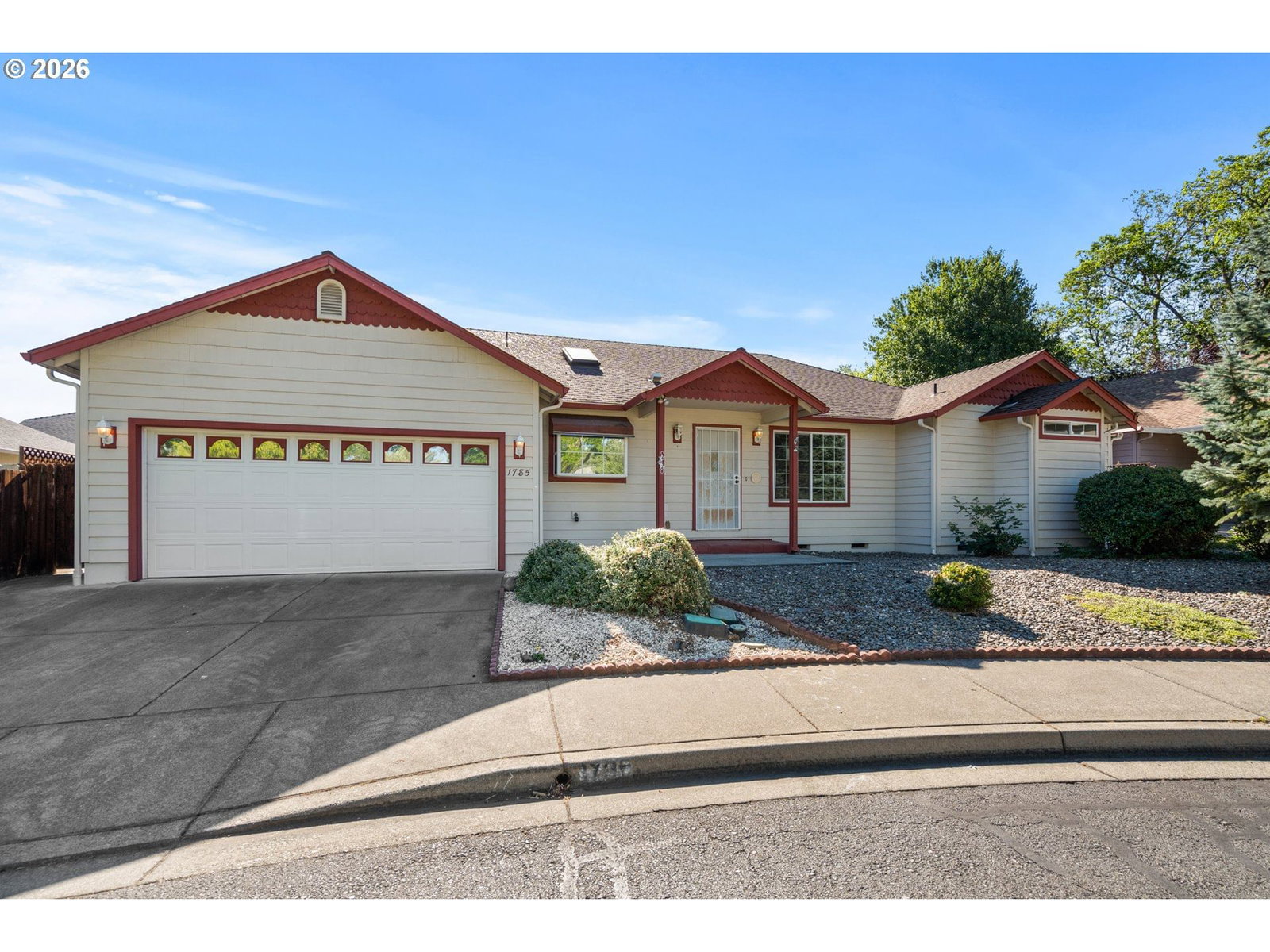 Listing photo 1 of 6