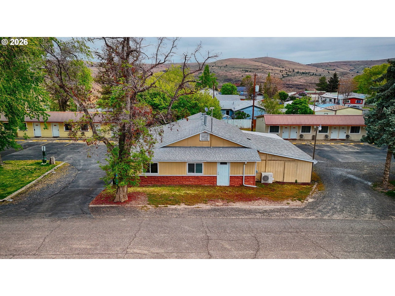 Listing photo 1 of 6