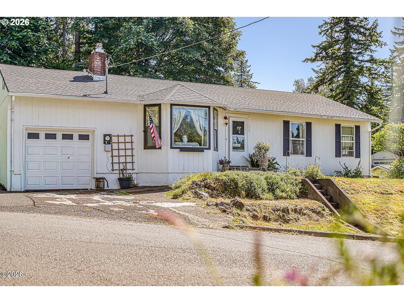 Listing photo 1 of 6