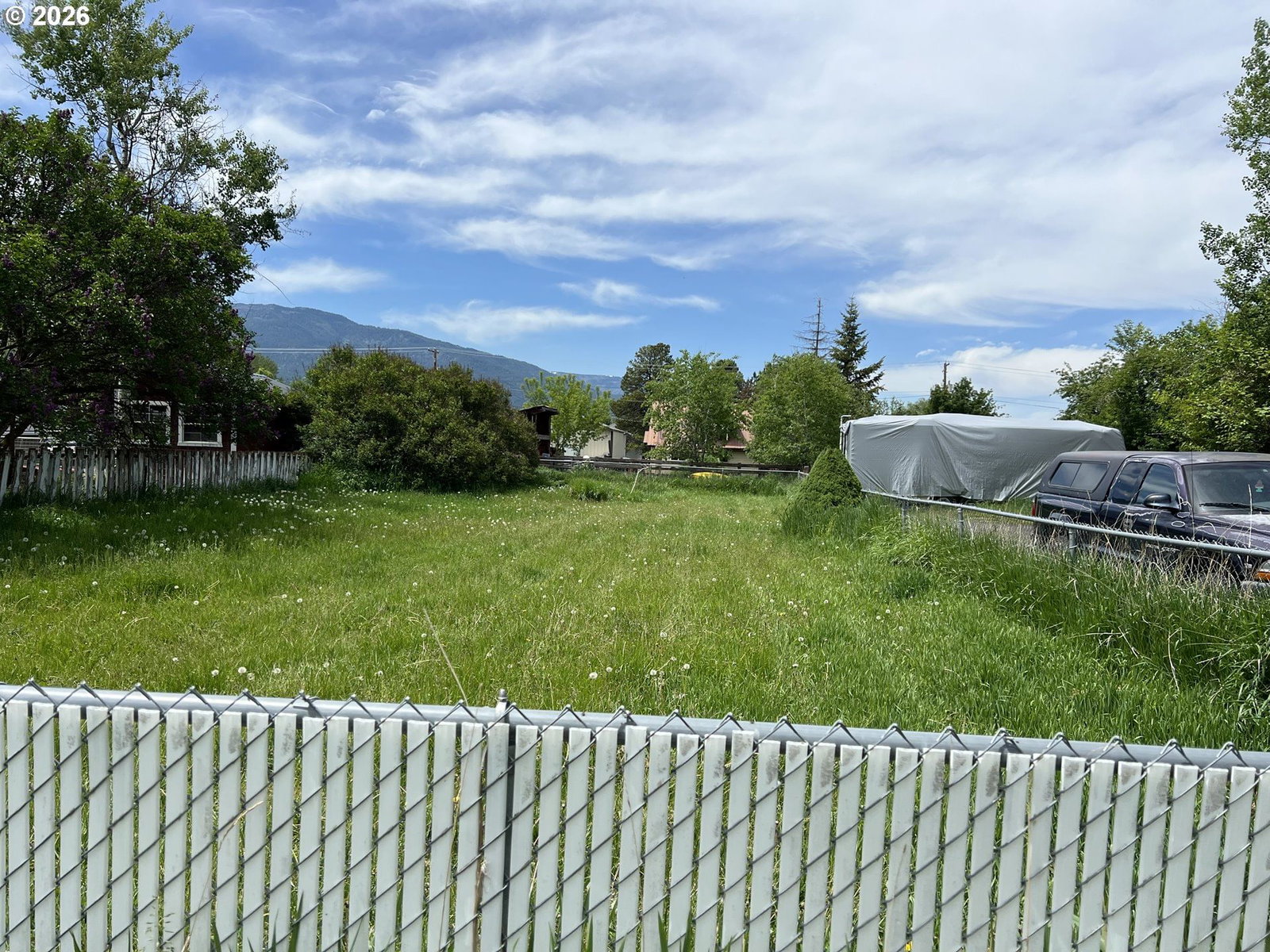 Listing photo 1 of 2
