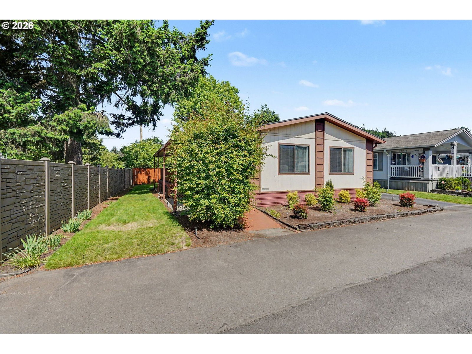 Listing photo 1 of 6